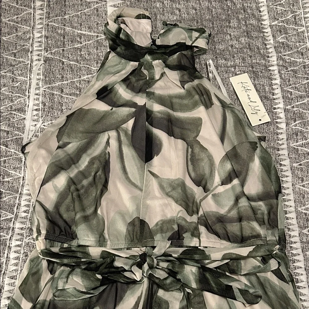 Elegant Green Leaf Maxi Dress - Picture 2 of 5